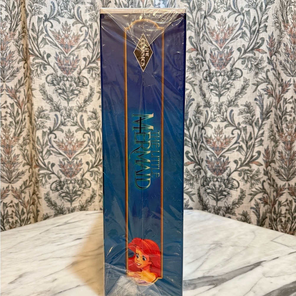 Disney Throw with VHS case - Picture 2 of 4